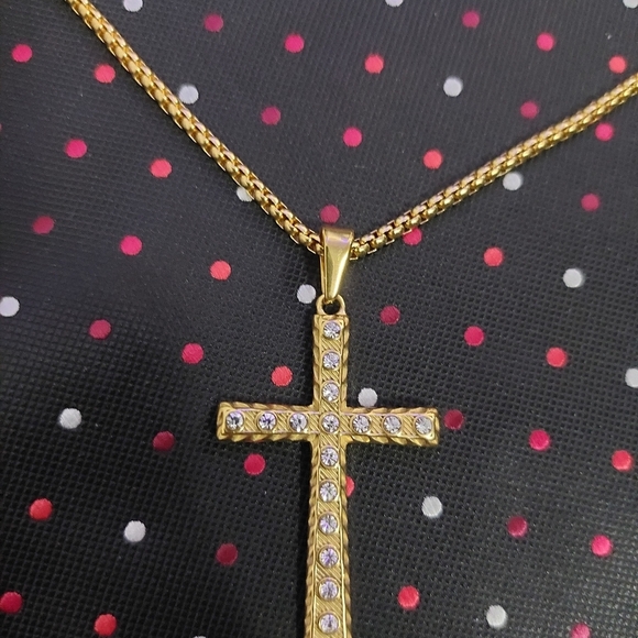 18K Gold Plated Cross With Crystal Cubic Zircon - Picture 15 of 15